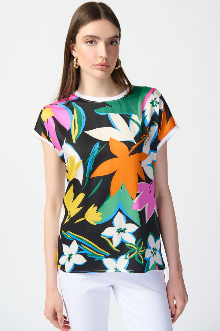 Featuring a floral pattern in the front, light and soft fabric and contrast cuffs and neckline