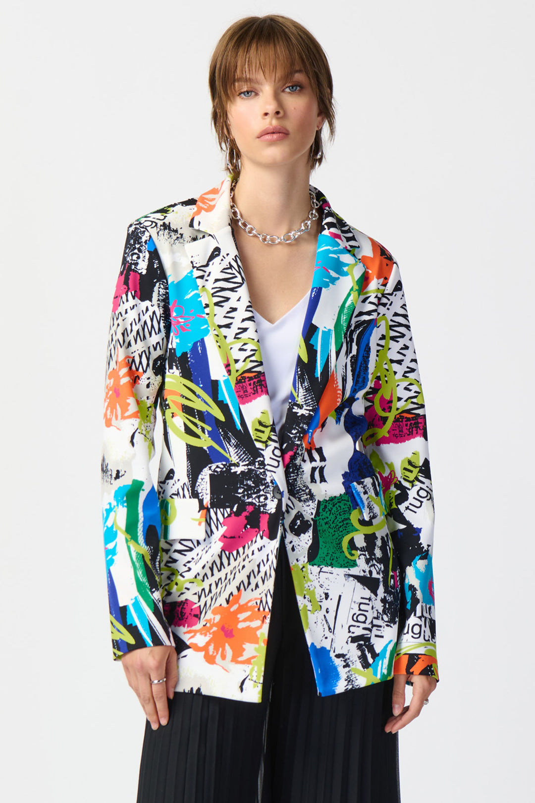 Joseph Ribkoff Spring 2024 This light, unlined blazer features a classic notched collar and full length sleeves. The stunning abstract print adds a pop of wow to your wardrobe! 