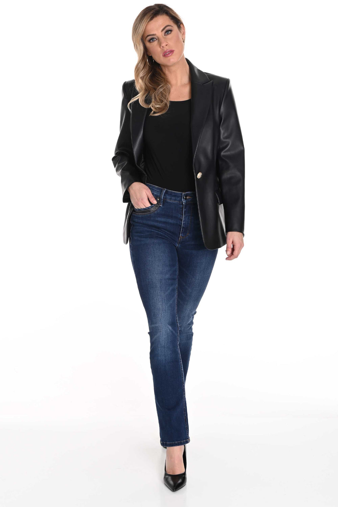 Frank Lyman Fall 2024  Designed with a trendy bootcut hem and neat pocket trim design, these high-rise jeans will enhance your body shape. 