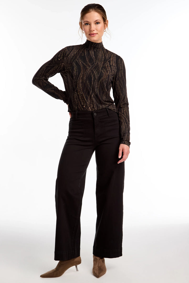 FDJ Fall 2024 With its high-rise five-pocket design and medium stretch, it offers both style and comfort. Pair it with a luxurious sweater for a sophisticated look.