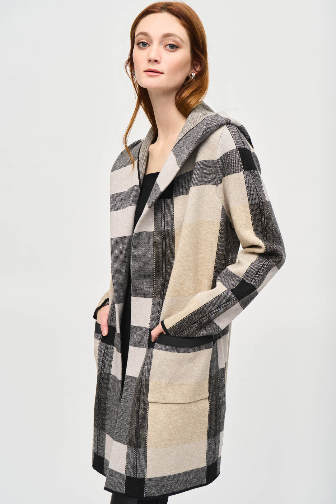 Fall 2024 Crafted from the softest fabric, this open-style long cardigan offers a chic plaid design, alongside two convenient side pockets.