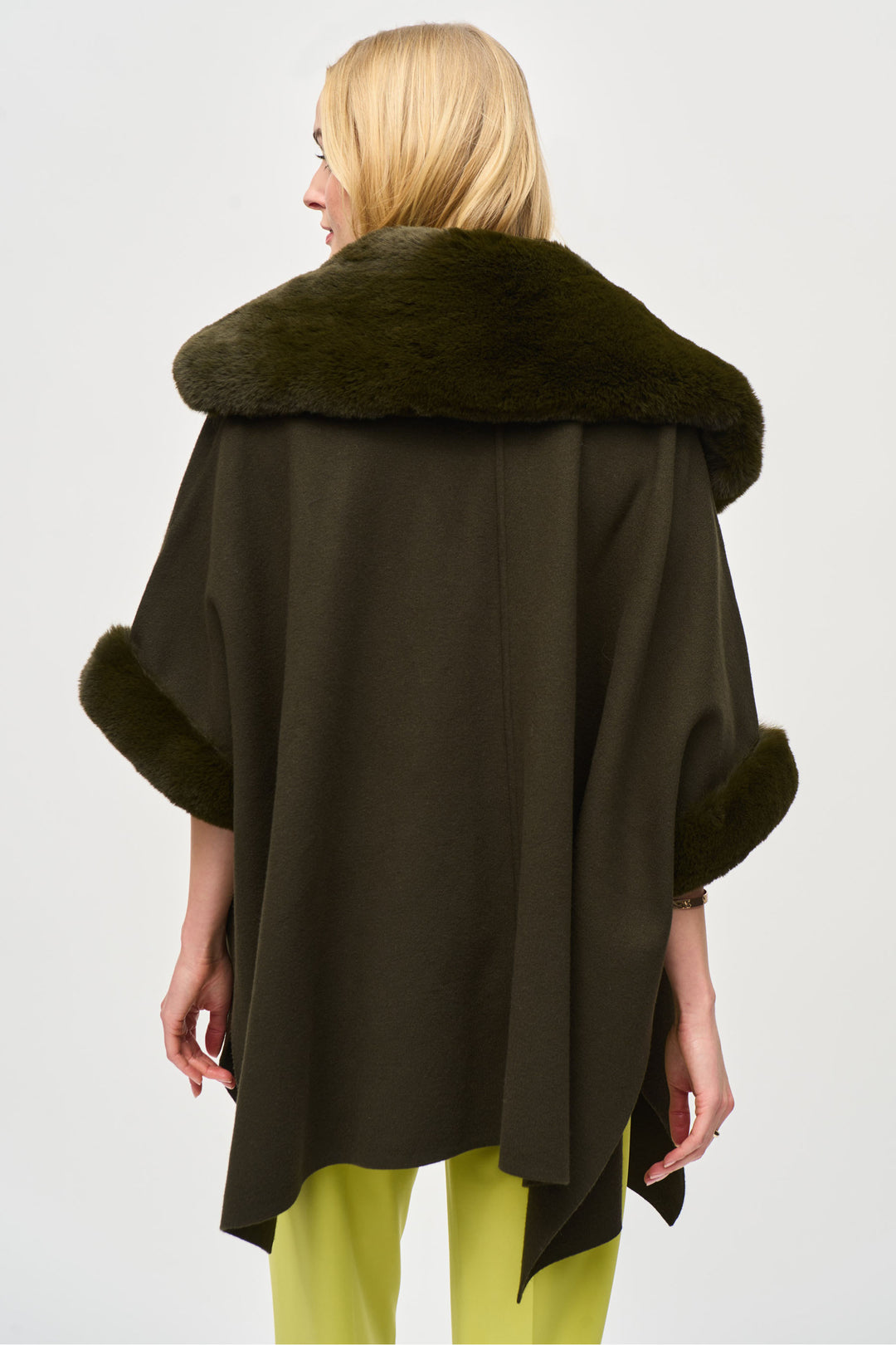 KNIT CAPE WITH FAUX FUR