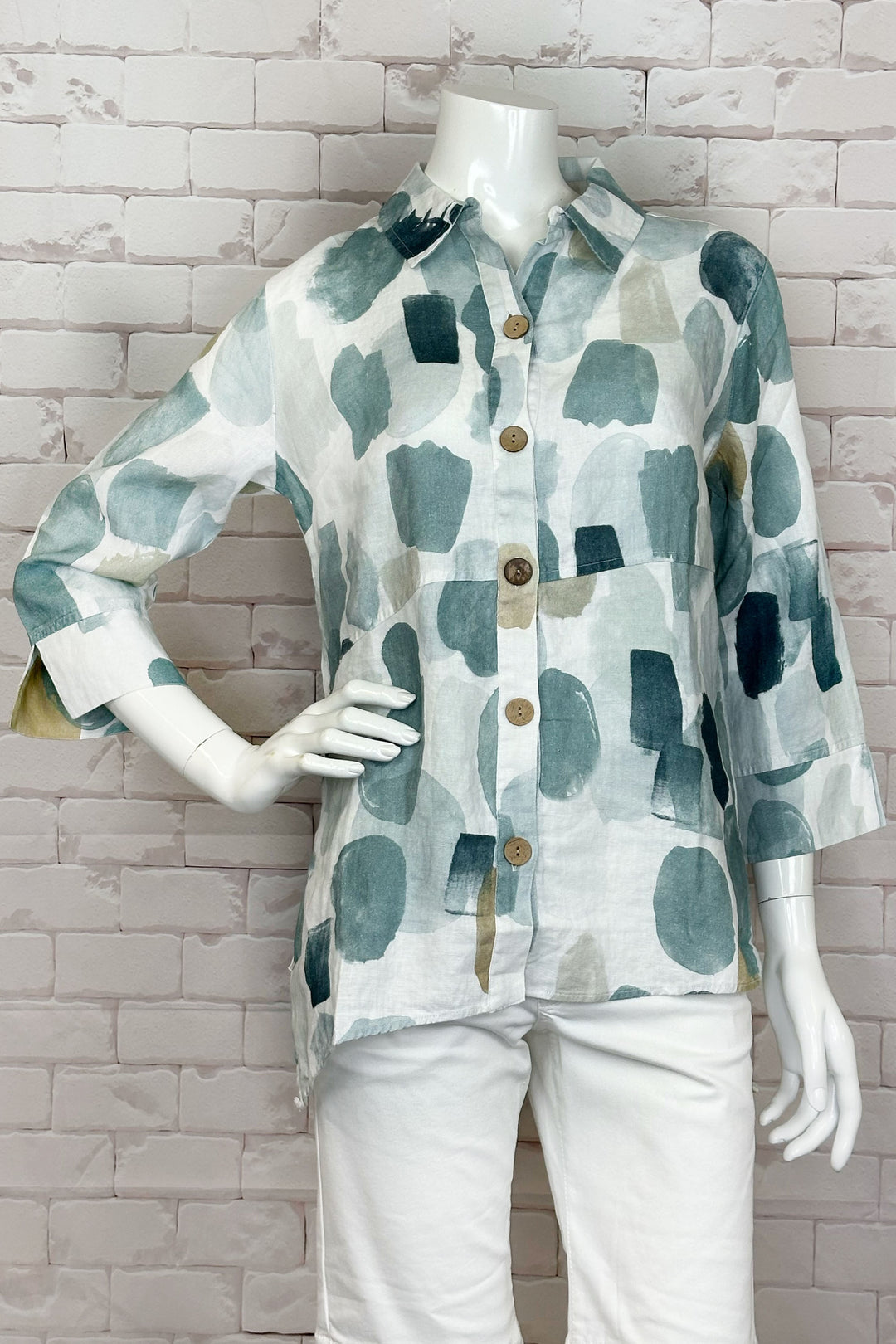 Dolcezza Spring 2024 Effortlessly stylish and perfect for hot summer days, this Brush Strokes Big Shirt is crafted from 100% linen for a cool, loose fit overall. 