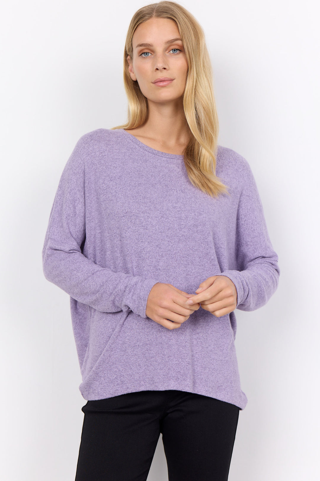 With its airy and cozy design, this light sweater top is perfect for any season. 