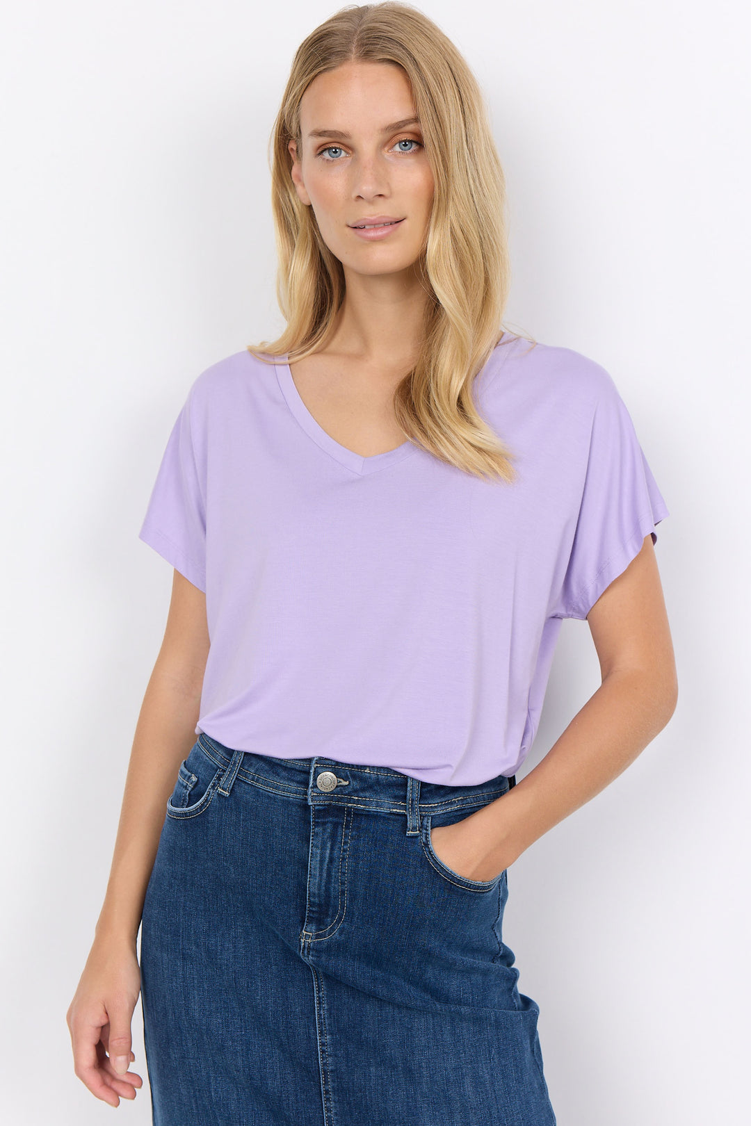 Made from soft and lightweight material, this basic t-shirt style top features a flattering v-neck. 