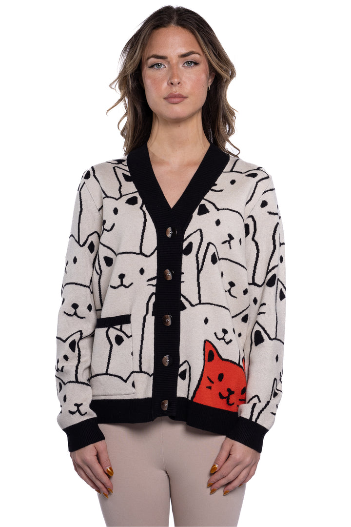 Etern Fall 2024 Featuring a super cute all white cats print, including one red one, this cardigan is sure to turn heads! The black contrast trim throughout adds a touch of sophistication, while the front patch pocket provides convenience.