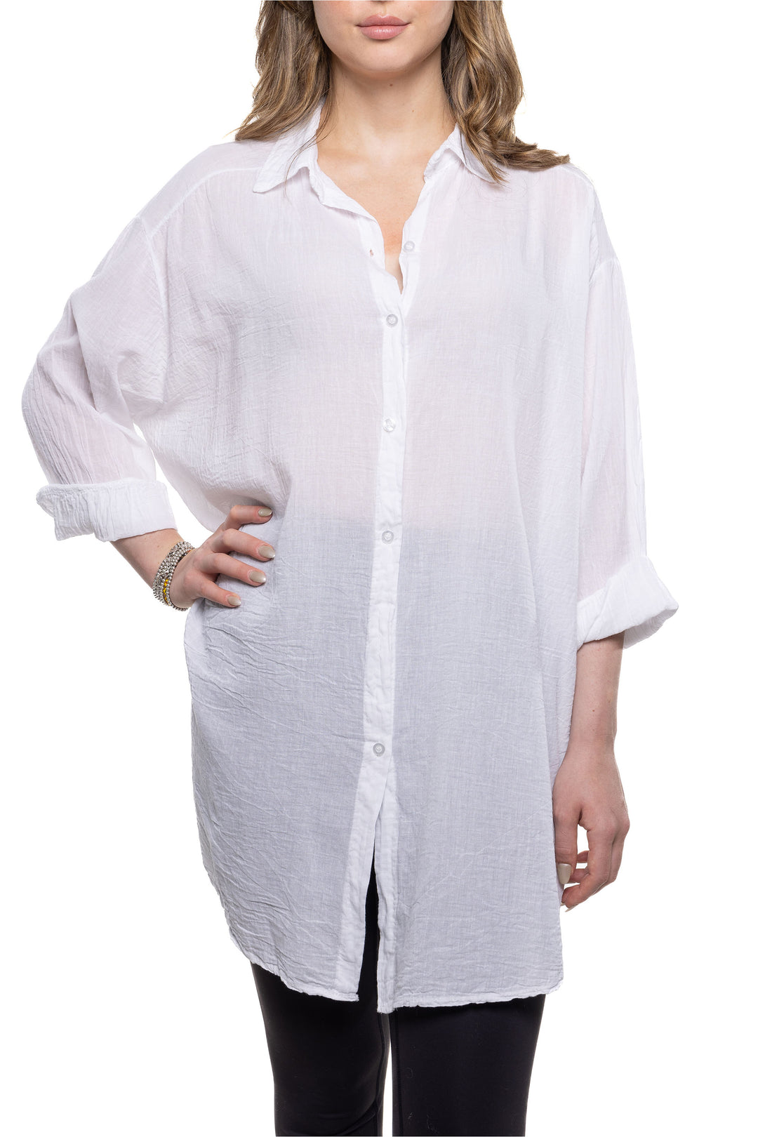 Etern Elle Summer 2024 The lightweight material makes it feel as light as a feather. Its tunic length provides a versatile and comfortable fit.