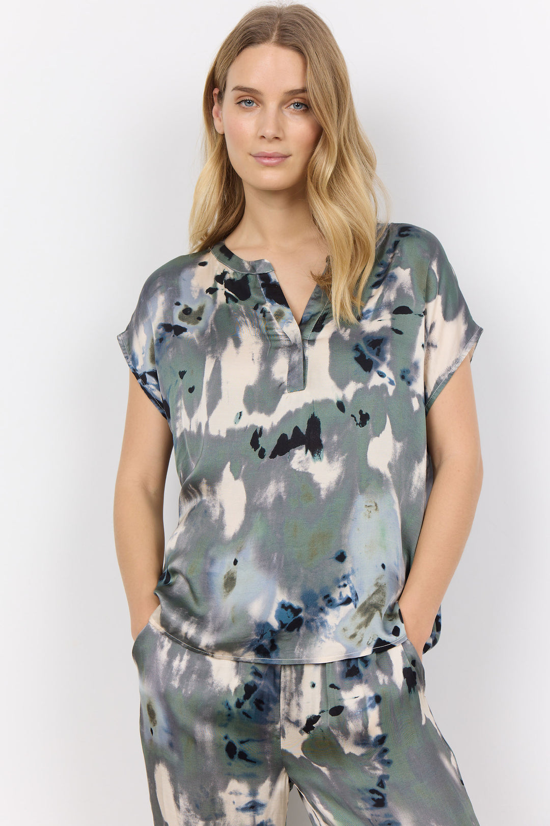 Soya Concept Spring 2024 Made with 100% viscose, this relaxed to standard fit top features a playful split-neck and short sleeves.