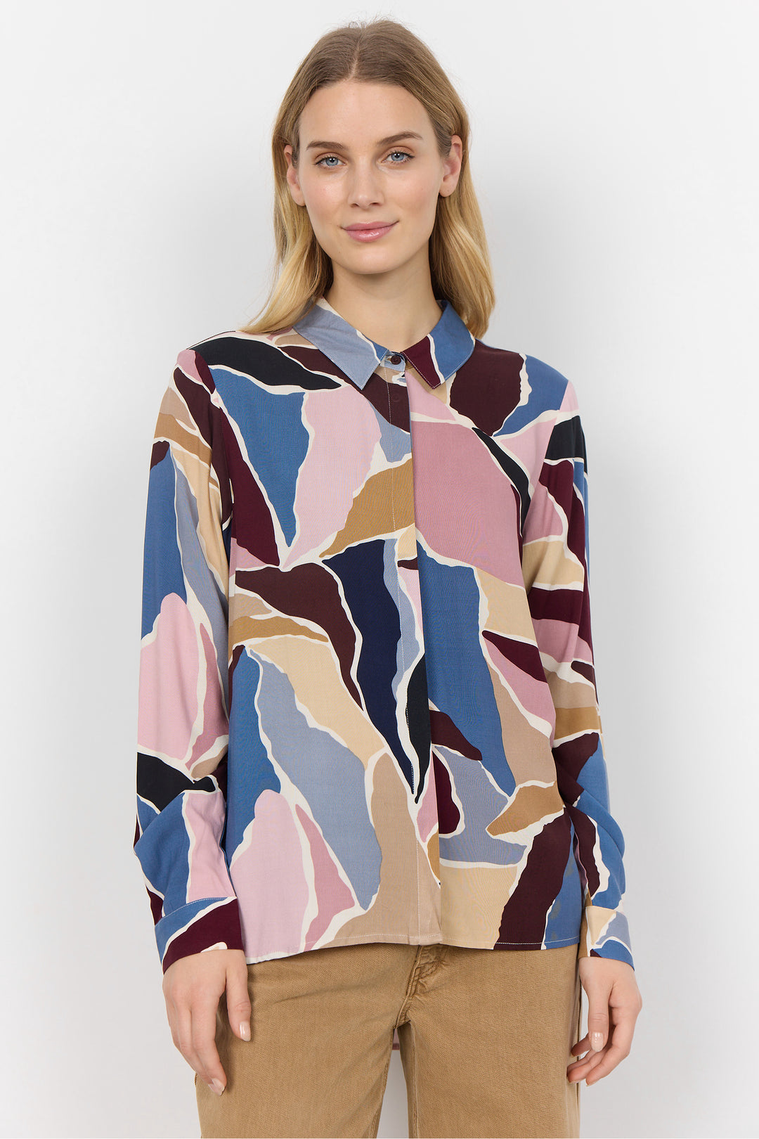 Soya Concept Fall 2024 This vibrant print blouse offers a classic, relaxed fit and is made with eco-friendly viscose for a free-flowing, chic look. 