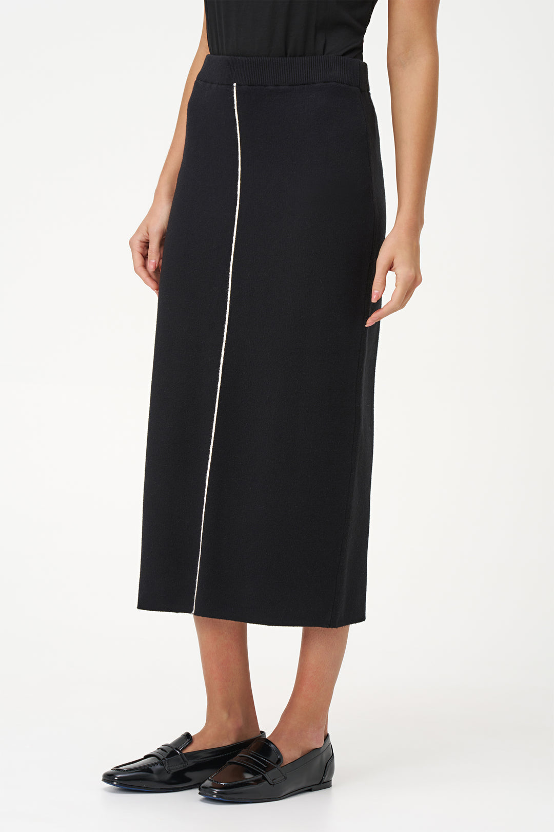 BLACK KNIT SKIRT WITH CONTRAST SEAM