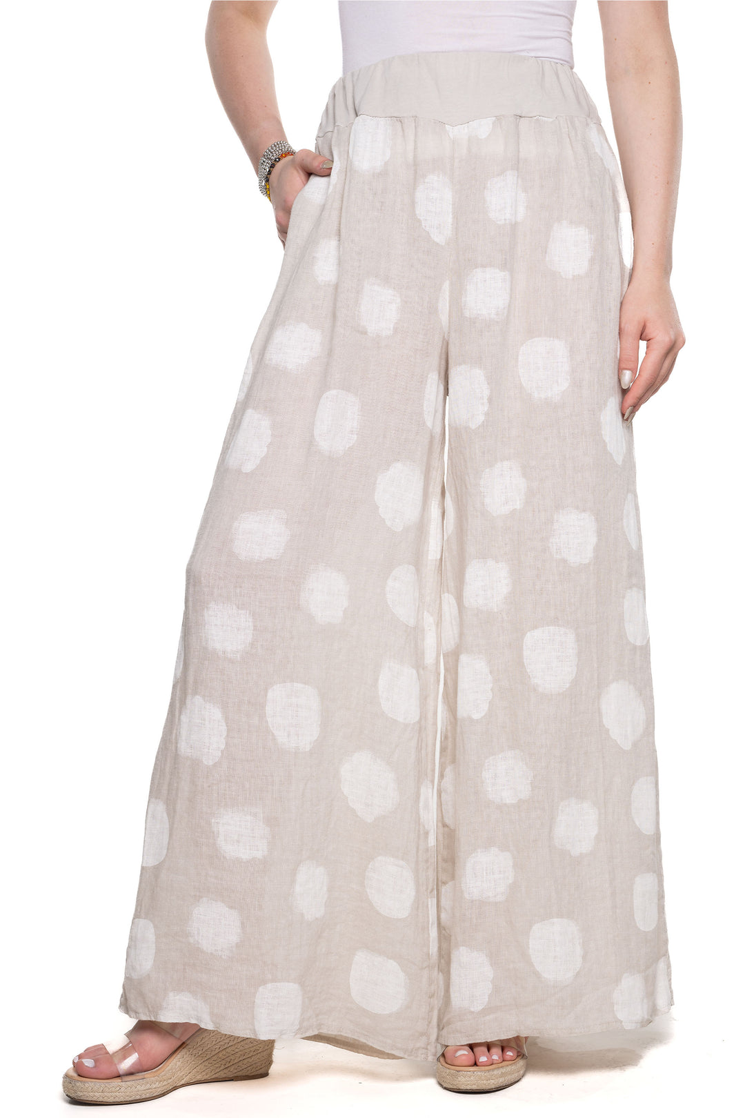 Etern Elle Summer 2024 These lightweight linen polka dot wide pant combines comfort and style with the wide leg, elastic waist and side pockets.
