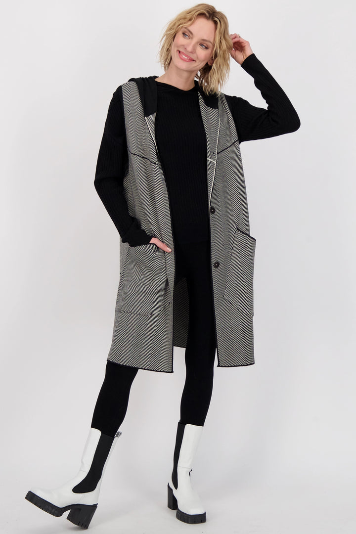 Boasting a two-tone, black and grey colour scheme and detailed front buttons, this long cardigan-style vest is sure to add elegance to your wardrobe. 
