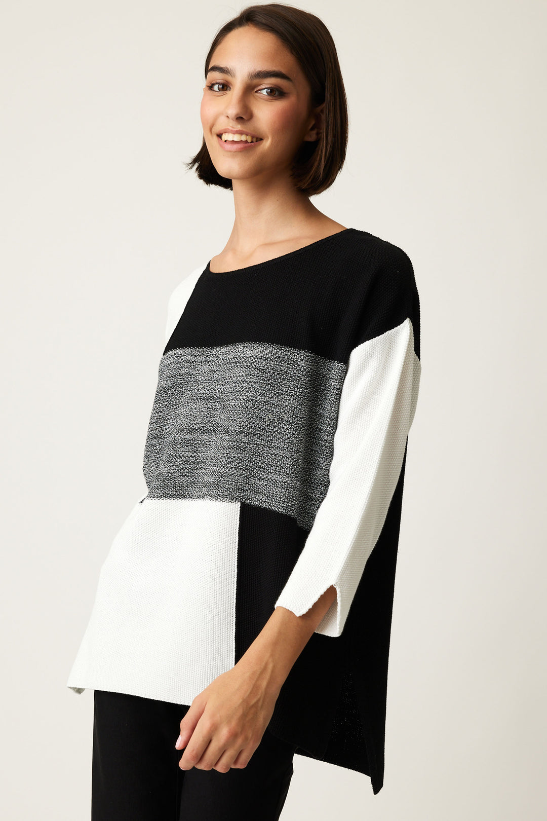 COTTON COUNTRY Spring 2024 Made from soft and lightweight cotton yarn, this classic top features a round neckline and neat colour blocks in bold and light tones. 