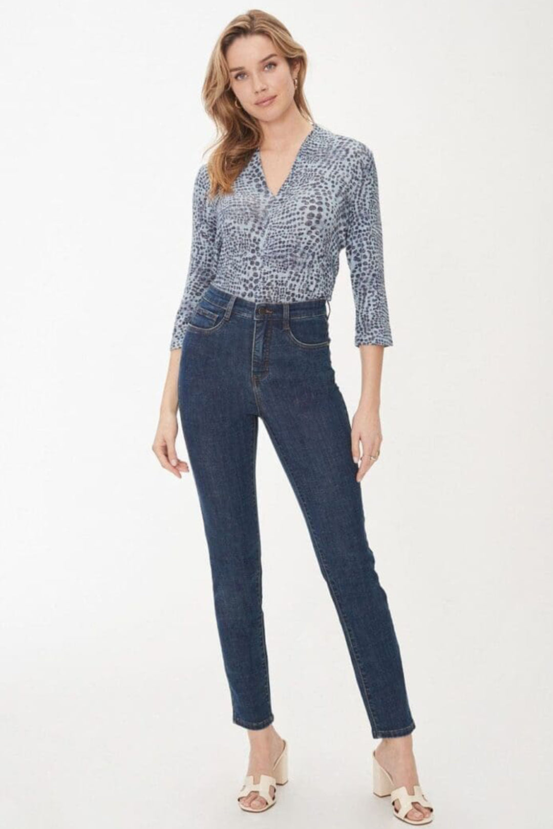 FDJ Spring 2024 Crafted with a high-rise fit and medium stretch, these jeans provide both comfort and style. The button and zip fly add a sophisticated touch while the classic five-pocket design offers practicality.