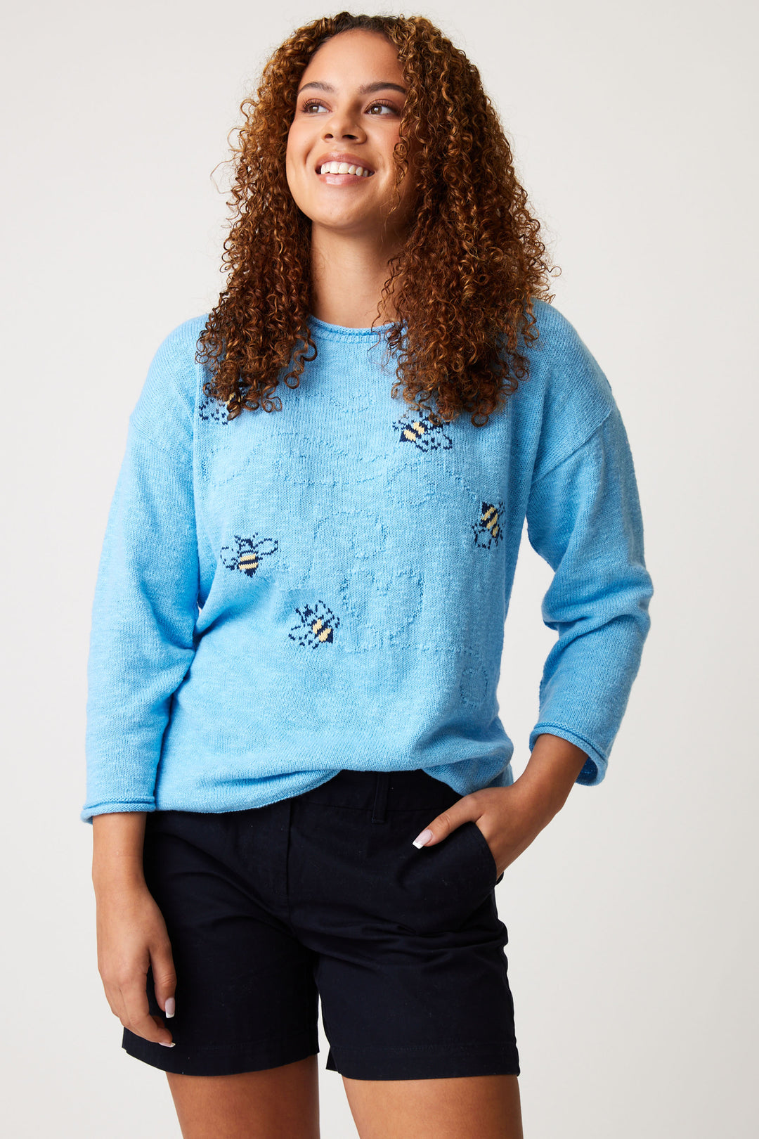 Cotton Country Spring 2024 With its cute bee print and soft, comfy knit fabric, this light sweater top is perfect for when you're on the go! 