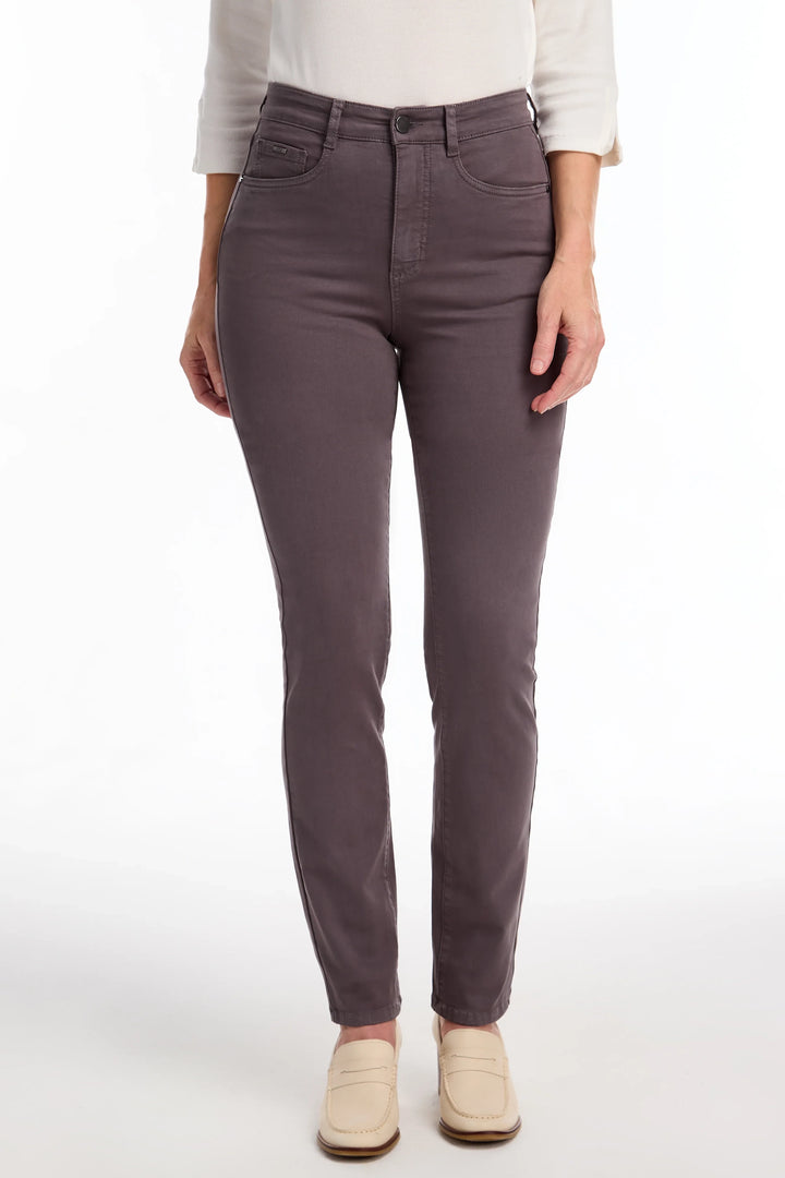 With a wonderwaist for a slimmer fit, smaller size, medium stretch for a firm feel and a high-rise five-pocket design, these jeans are designed to help you look and feel your best!