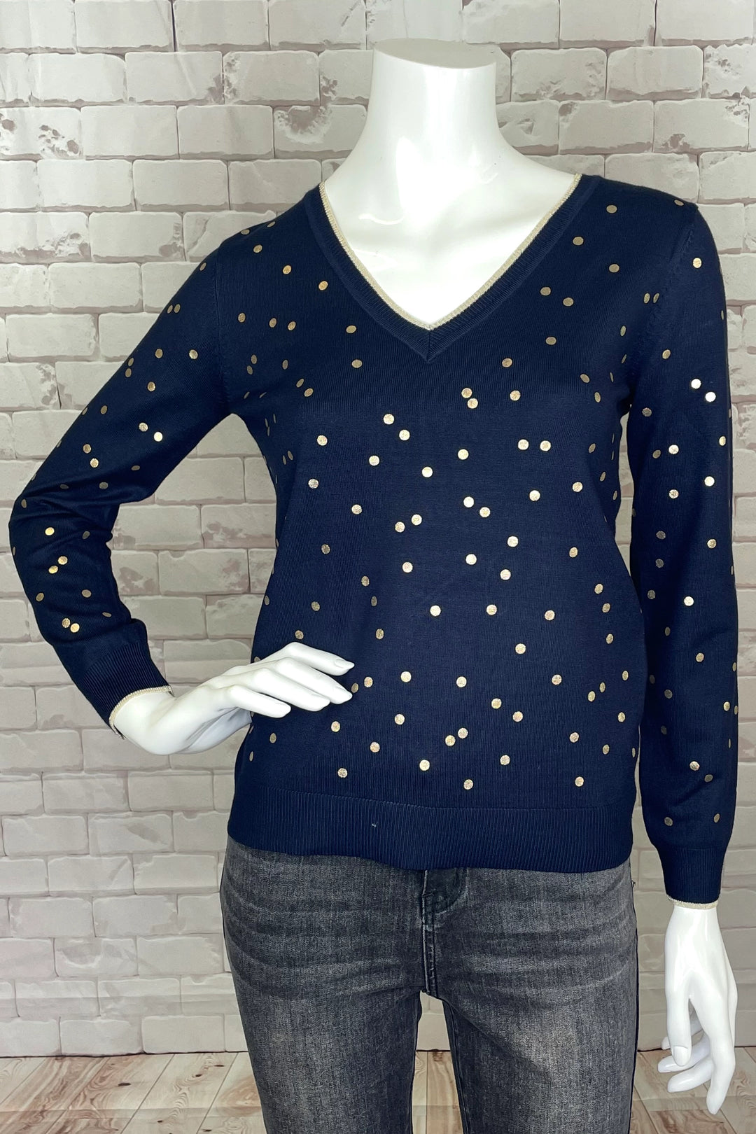 LS V-NECK WITH GOLD DOTS