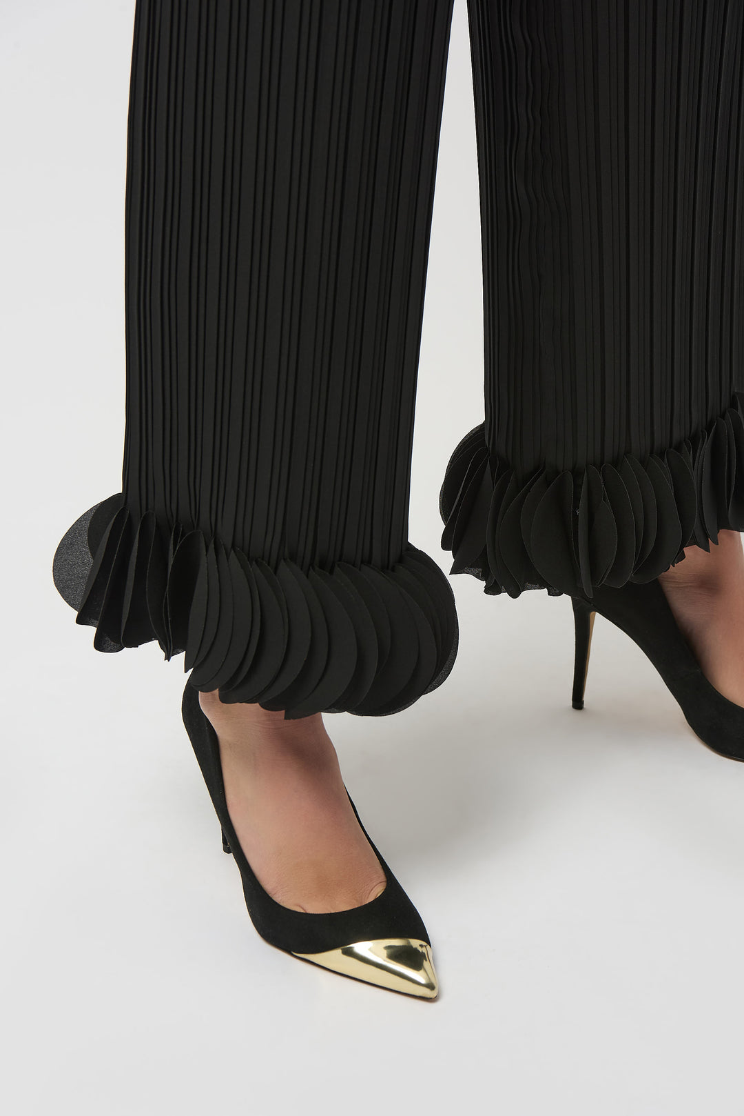 BLACK PLEATED PANT WITH CIRCLE HEM