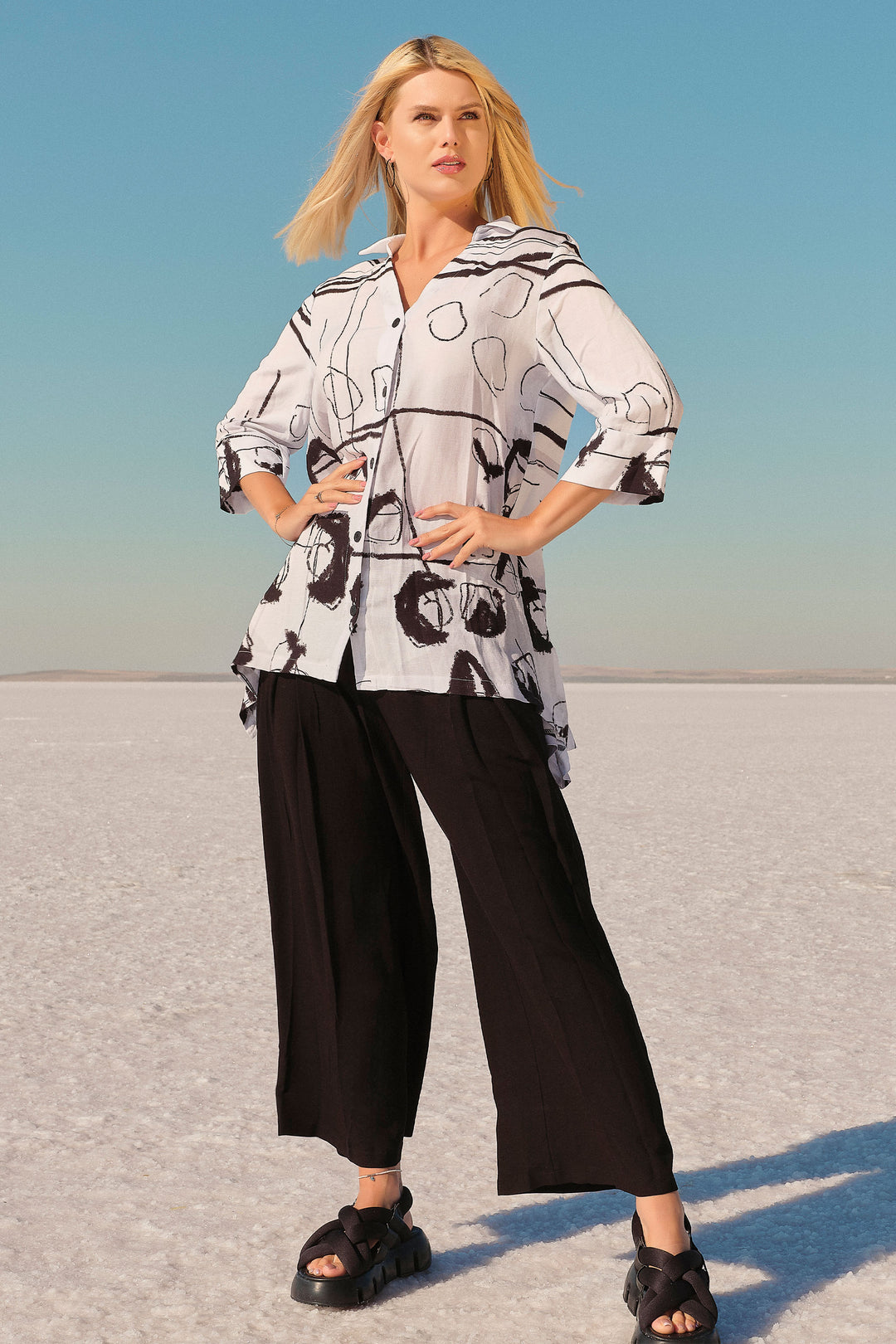 Ever Sassy Summer 2024 This linen-blend blouse will make any outfit look chic! It features an A-line silhouette, three-quarter sleeves, classic collar, front buttons and pointed edge hems.