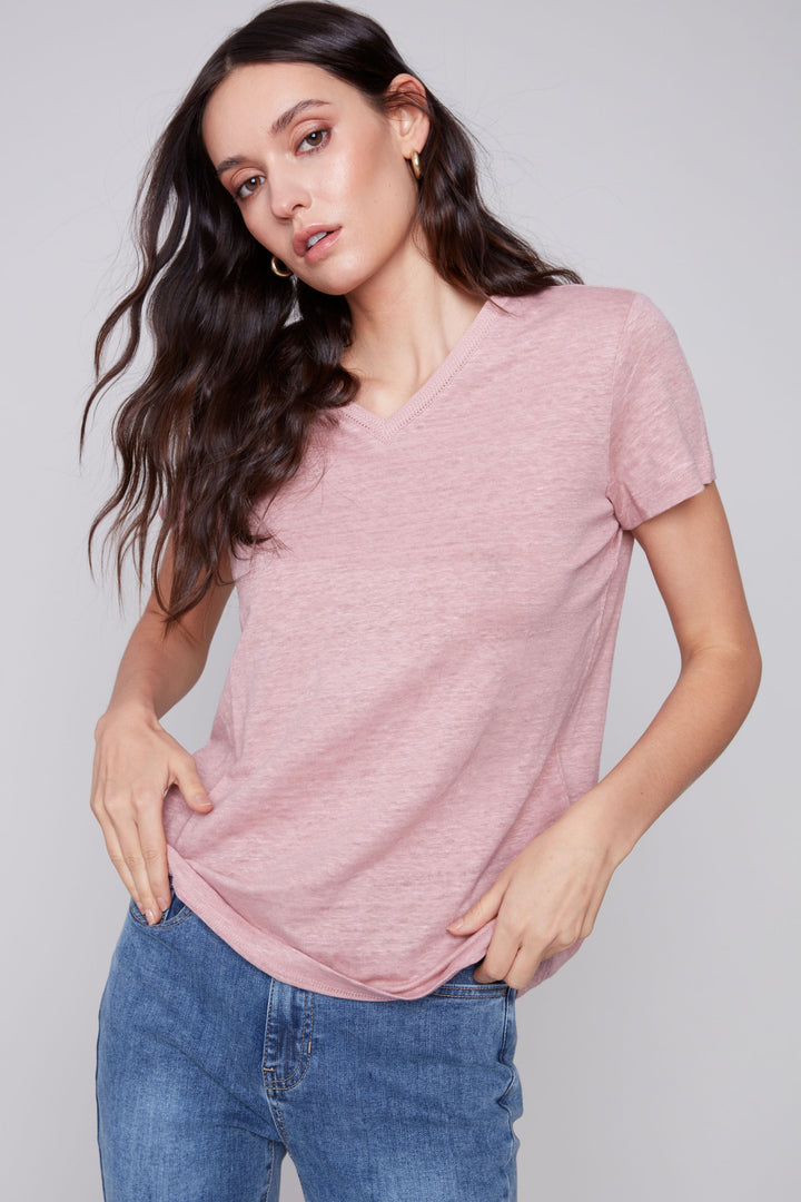 Made from all linen, this smart top is perfect for keeping it casual and simple this season. 