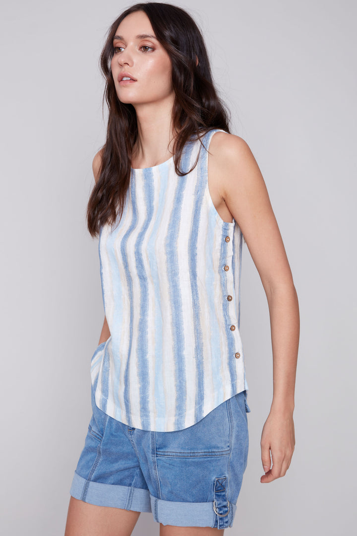 Featuring a lovely stripe pattern and side buttons, this printed top is the perfect choice for a light and airy summer look that's both casual and stylish.
