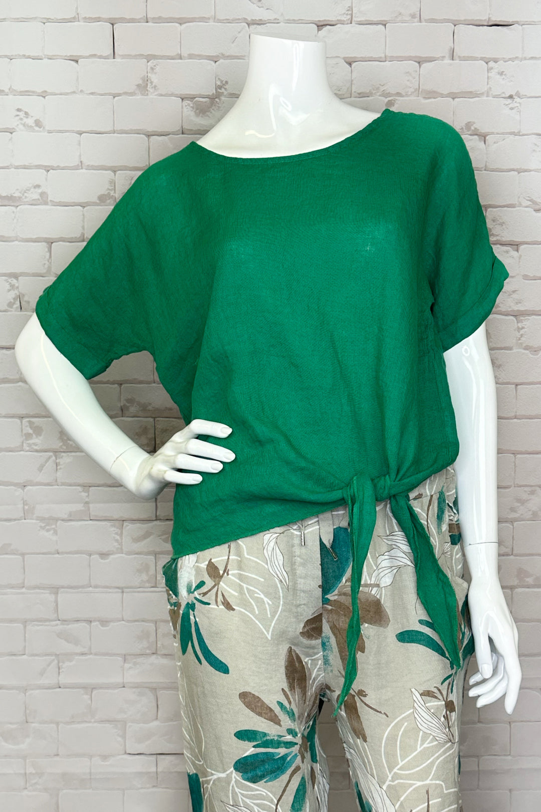 CHERISHH Spring 2024 It's sleek all green colour and side knot detail will give an outfit that something extra to make it go from basic to cool! It features short sleeves, a round neckline and a linen composition.