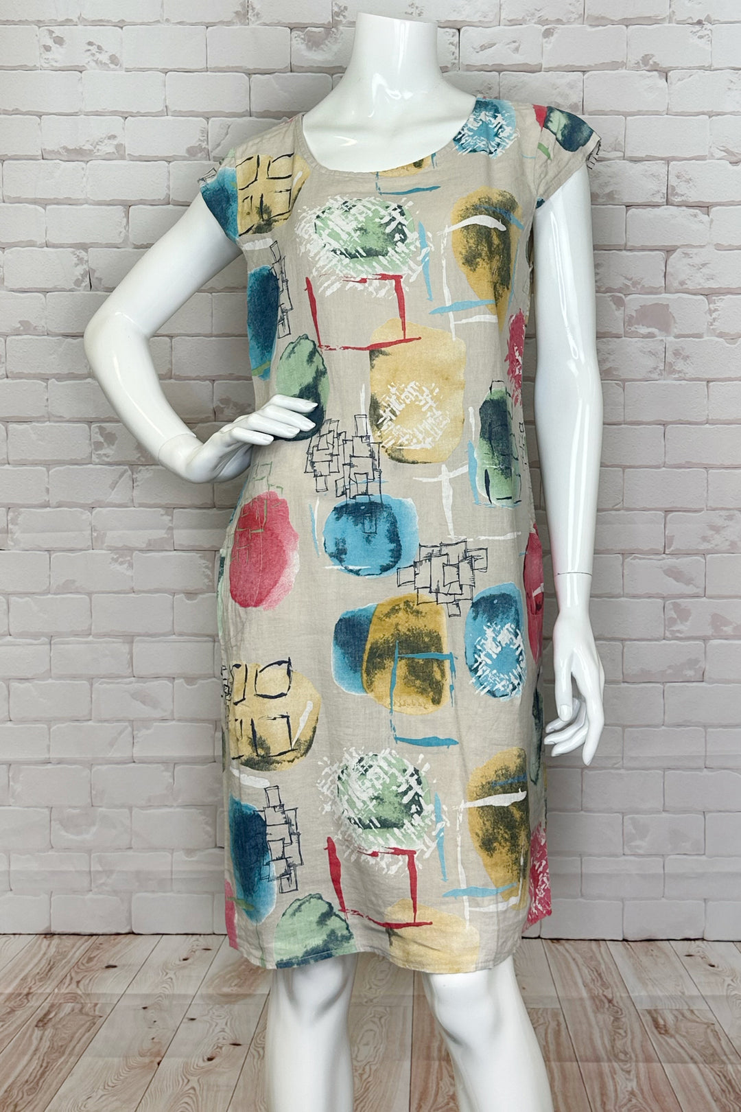 CHERISHH Spring 2024 Featuring an eye-catching abstract pattern and chic short sleeves, this dress is both fashionable and comfortable. The easy fit and round neckline make it perfect for any summer occasion. 