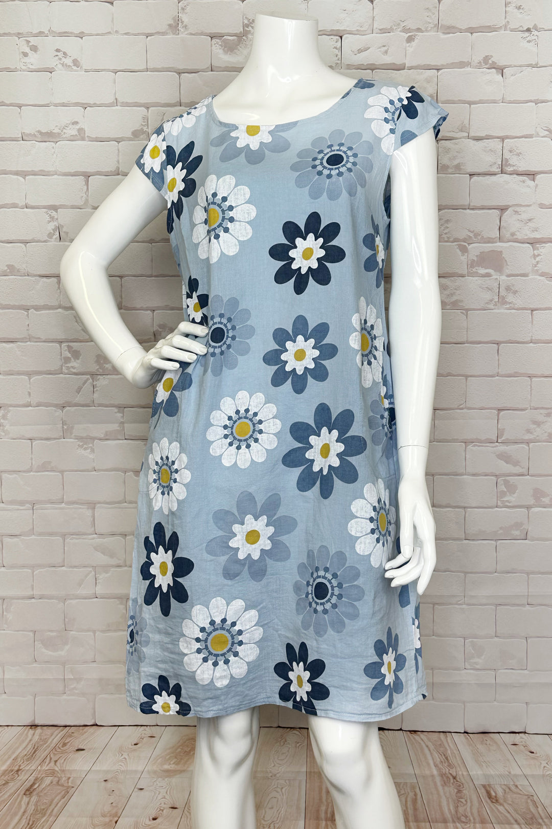 CHERISHH Spring 2024 Featuring an attractive floral pattern and chic short sleeves, this dress is both fashionable and comfortable.