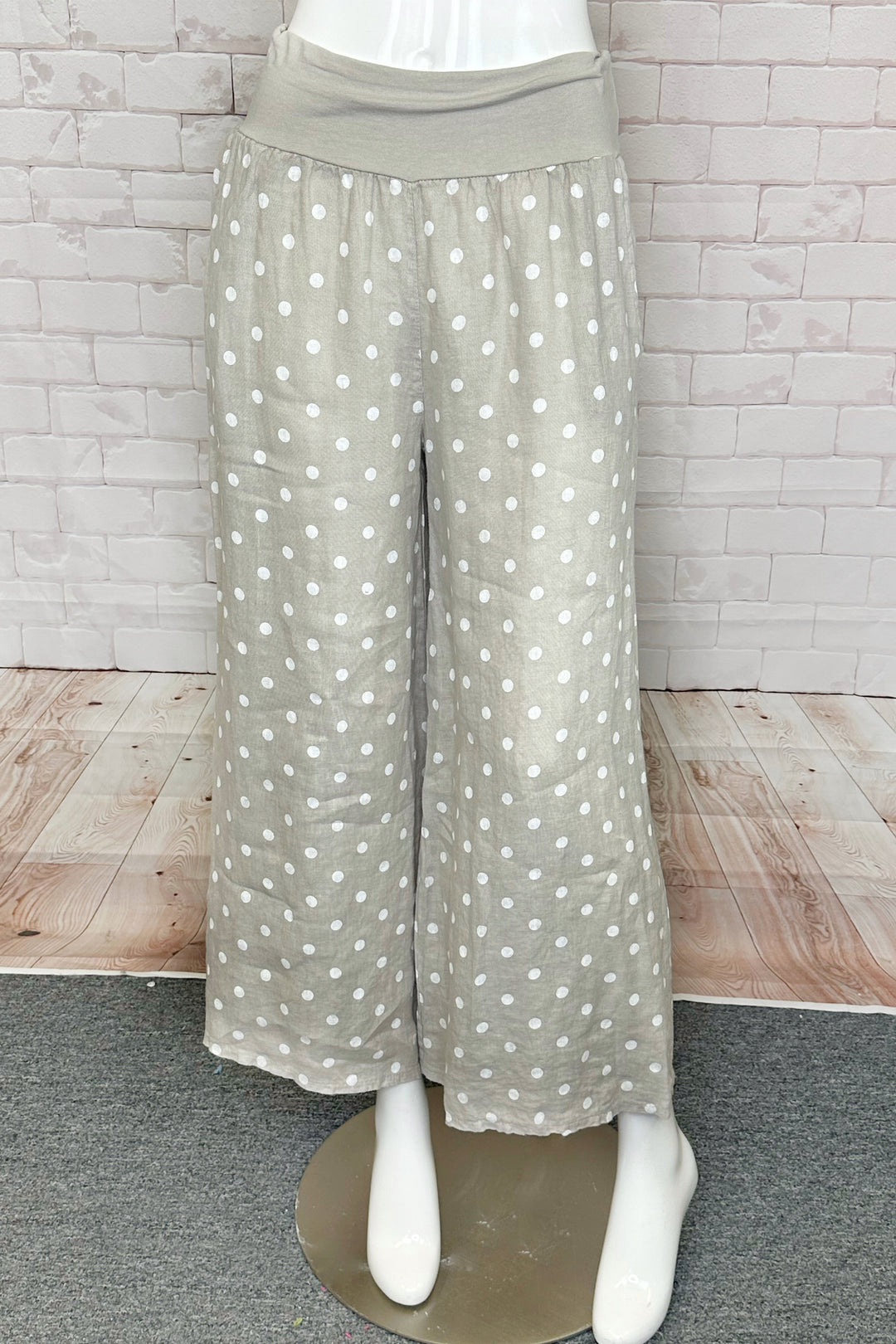CHERISHH Spring 2024 These wide leg flowy pants are perfect to bring on vacation or to wear at the wineries while staying comfortable yet stylish.