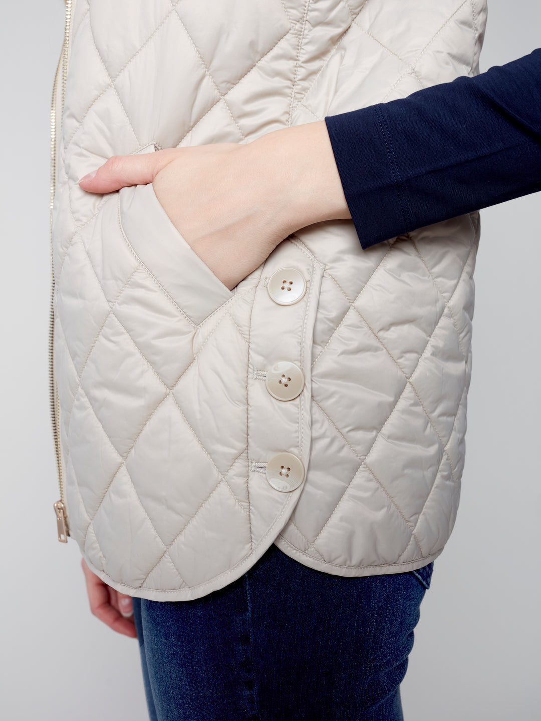 Charlie B Fall 2023 women's casual quilted vest with pockets and hood - Almond detail