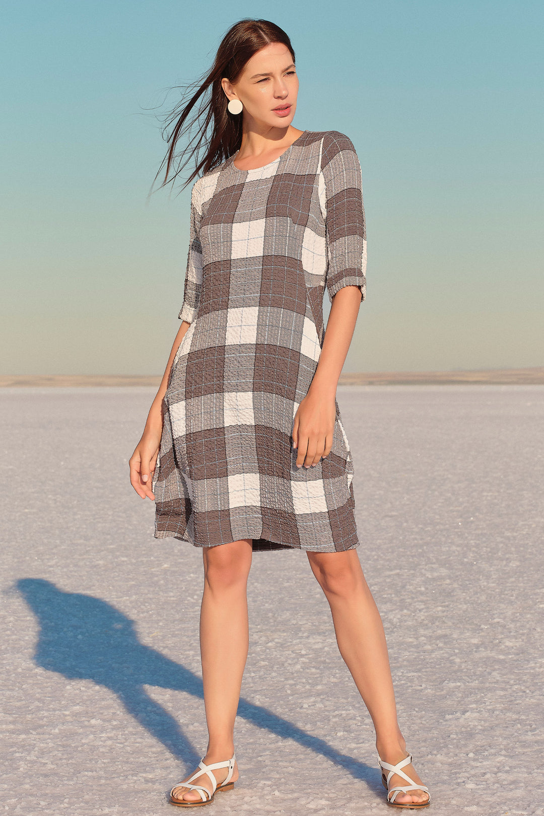EVER SASSY Spring 2024 The round neckline and standard plaid design add a touch of sophistication, while the above-the-knee length and loose to standard fit provide a flattering and comfortable silhouette.