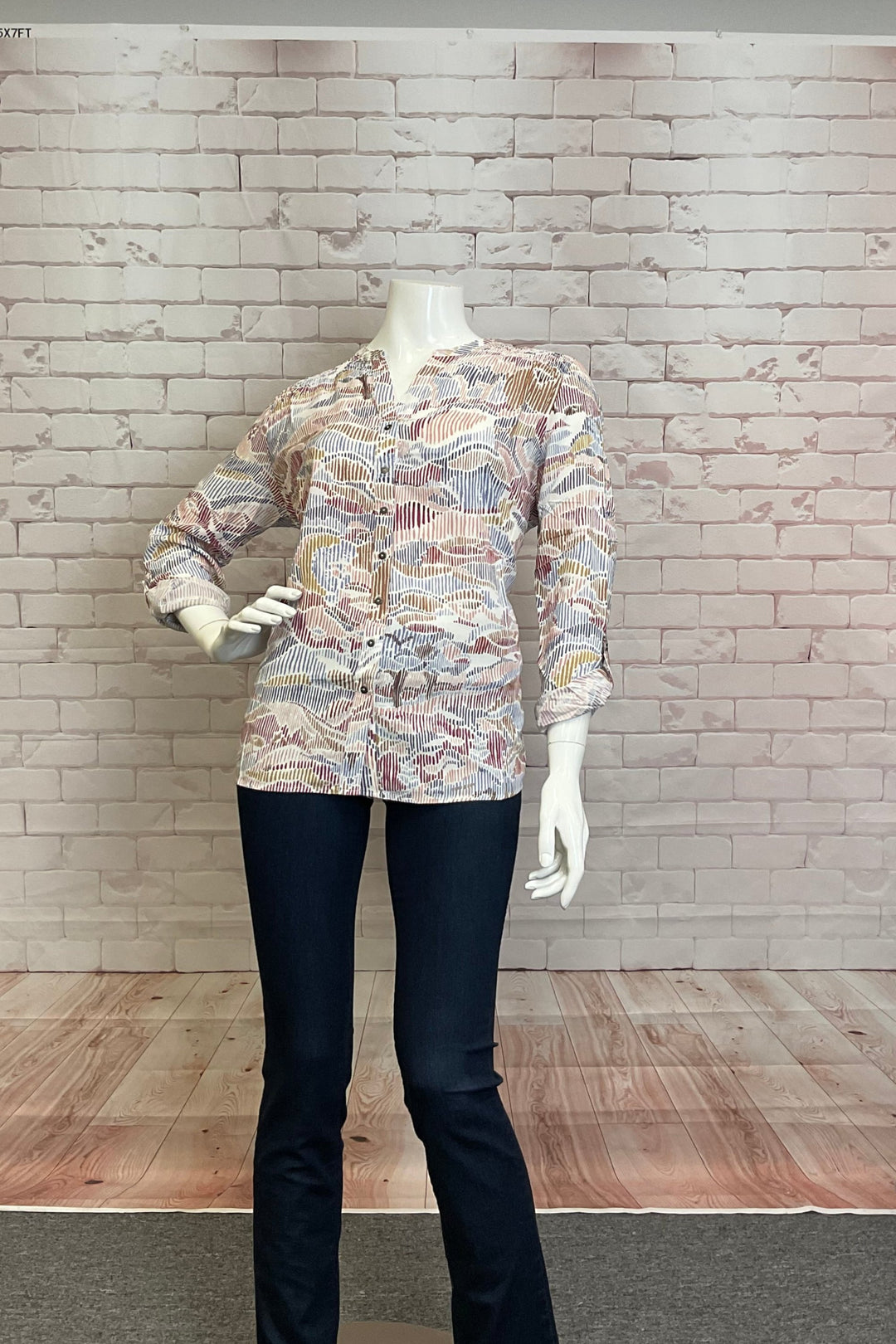 FDJ Fall 2024 Featuring a split neck design and full length sleeves with button cuffs, this blouse offers all the classic elements you love with a light and loose fit that allows you to easily roll up your sleeves for a more casual look.