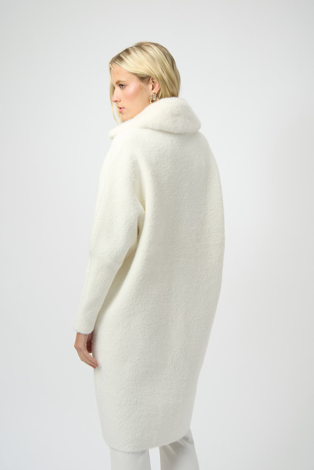 FEATHER YARN FAUX FUR PEARL COLLAR COAT