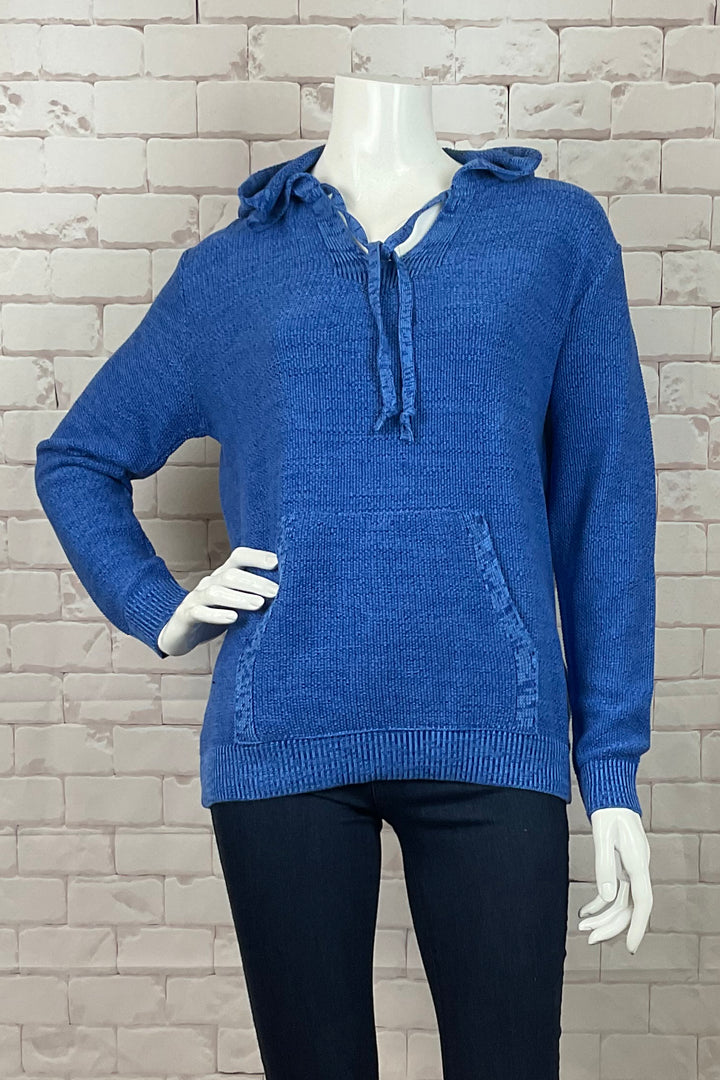 Cotton Country Fall 2024 Made of 100% cotton knit fabric, this light and soft hoodie is incredibly lightweight. Its versatile design, complete with a hood and drawstring allows it to be paired with any outfit, from skirts to jeans.