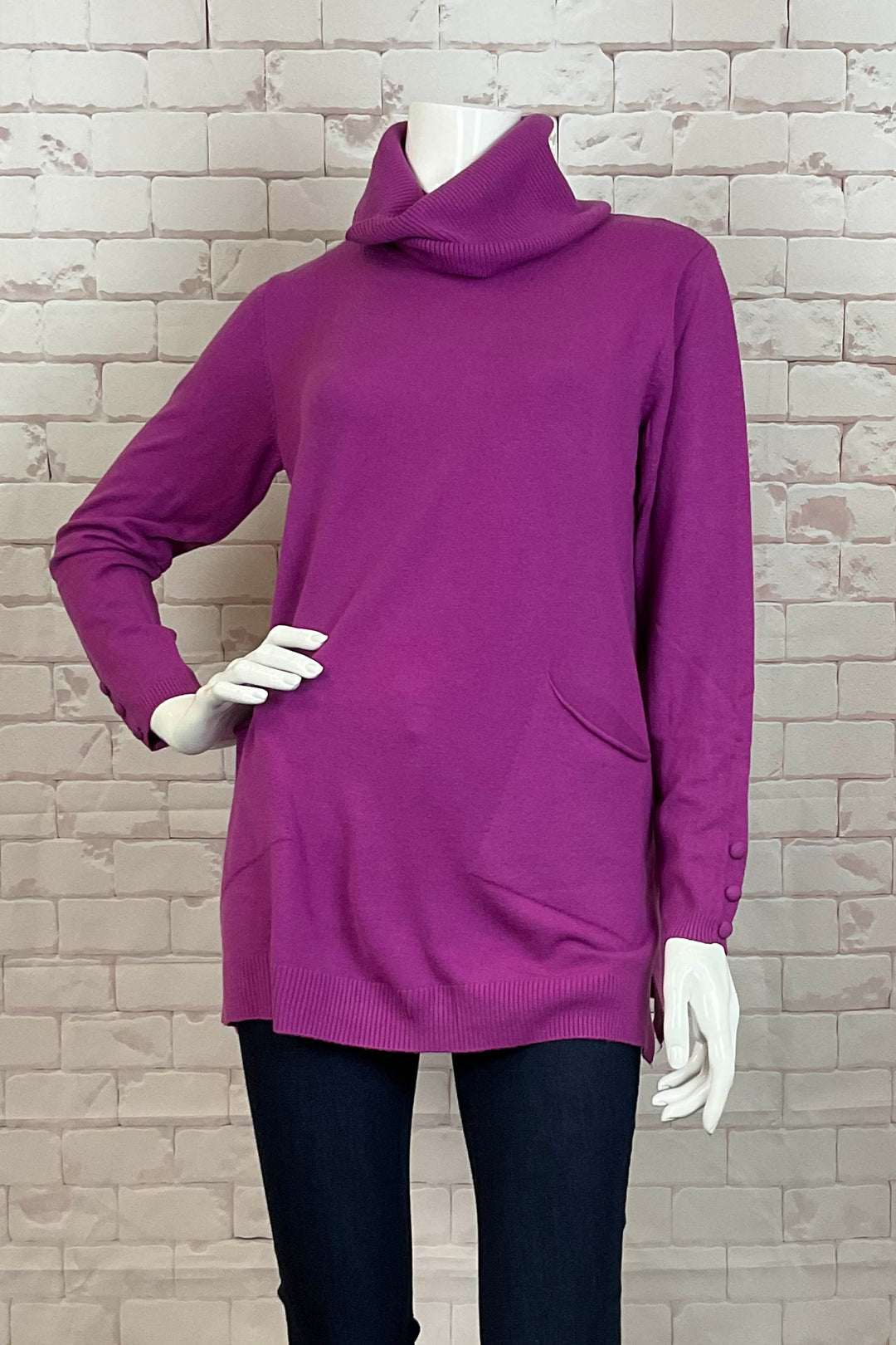 Parkhurst Fall 2024 The soft and cozy yarn has made this multi-neck a perennial favourite! The contrast ribbed hemline and cuffs add a touch of elegance and the front slant pockets add nice convenience!