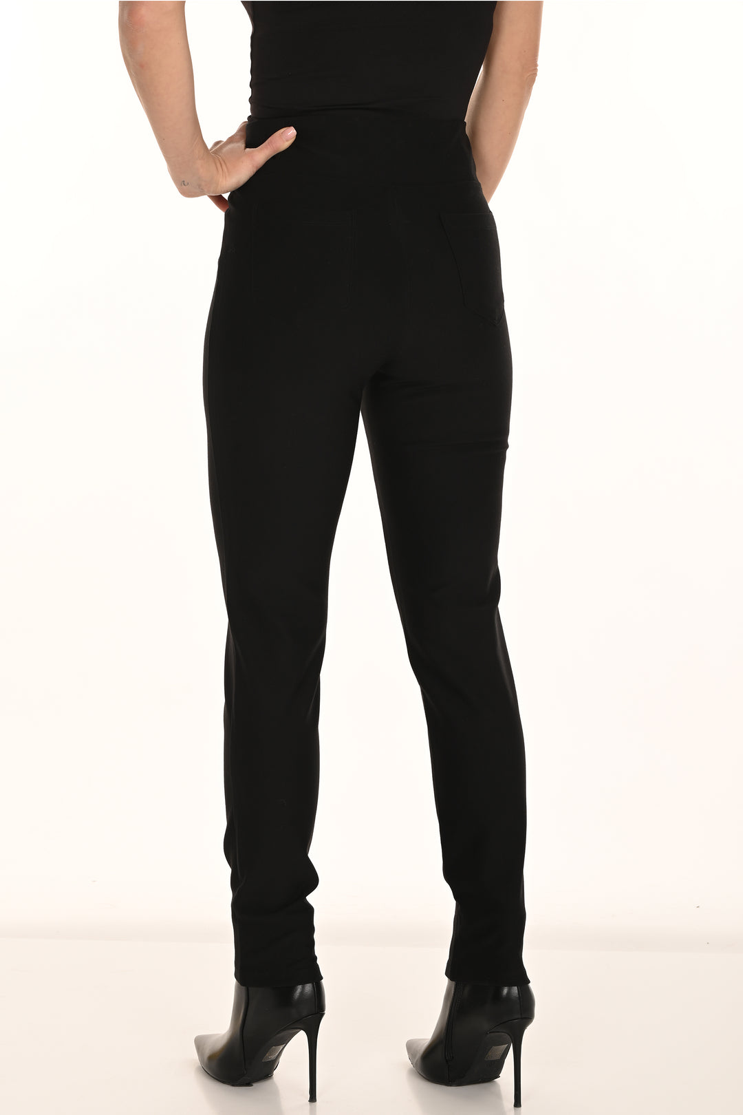 SLIM LEG PULL ON PANT