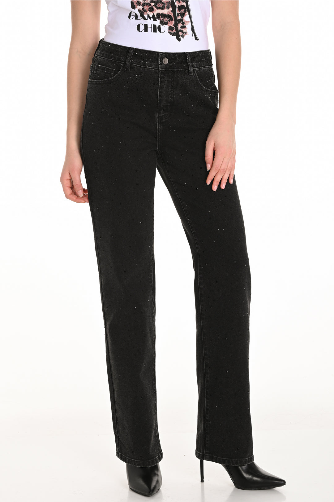 Frank Lyman Fall 2025 
These straight jeans feature stylish side bling embellishments that add a touch of sparkle to your look. Designed with a high-rise waist and classic straight fit, they offer a flattering silhouette that moves comfortably with you. 