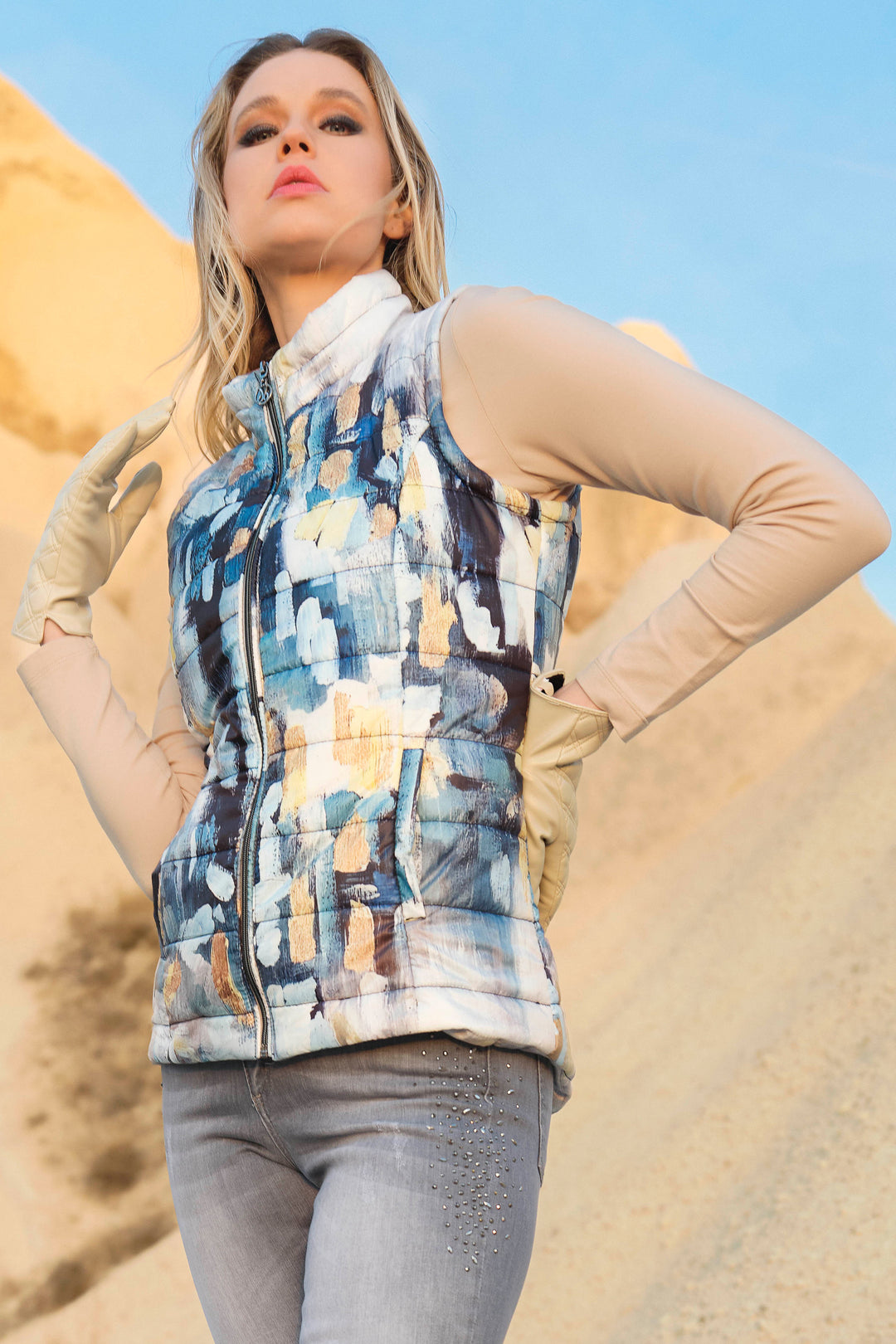 This lightly padded vest features a versatile blue hue of many sorts and an internal zip pocket for convenient storage. 