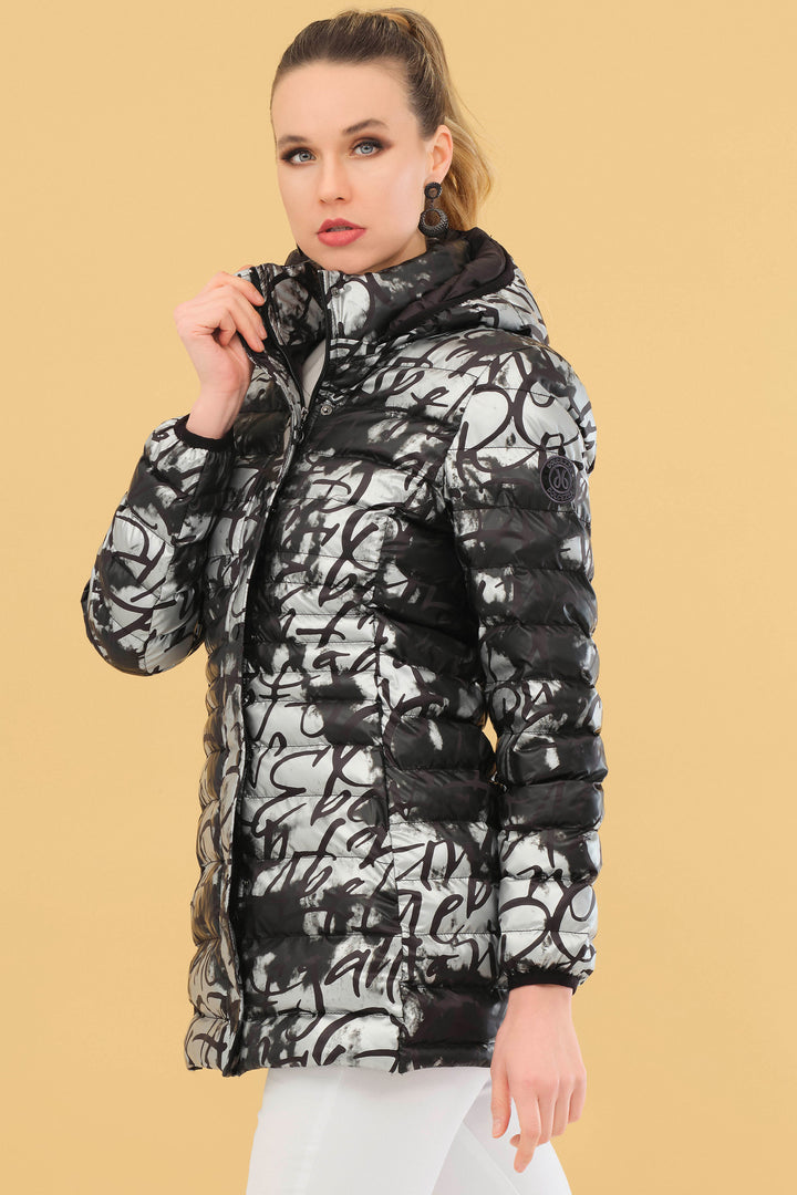  Its all-over print design and lightly padded fabric keep you fashionable and insulated on chilly fall and winter days.