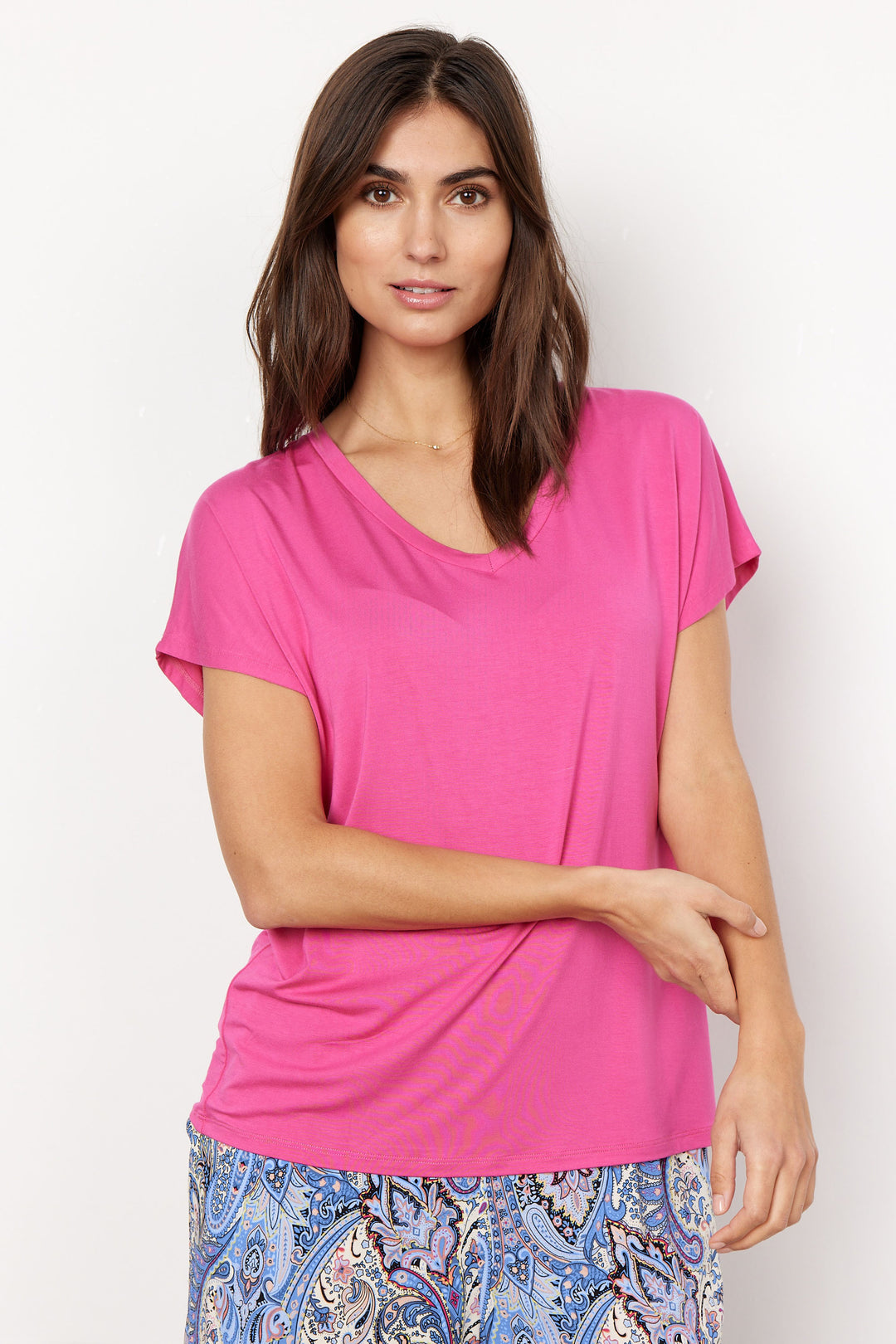SOYA CONCEPT SPRING '23 women's casual basic loose fit V-neck t-shirt - fuchsia front